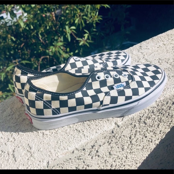 Checked vans - Picture 2 of 2